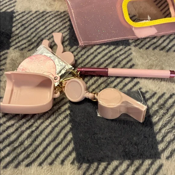 Bath & Body Works   PocketPac Key Ring Holder W / 2 Bags 
🆕 - Picture 11 of 14